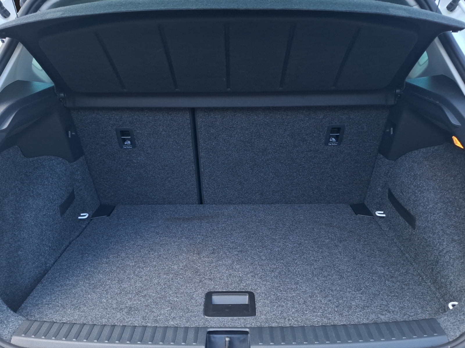 Fahrzeugabbildung SEAT Arona TSI Style LED Navi RFK SHZ GRA APP