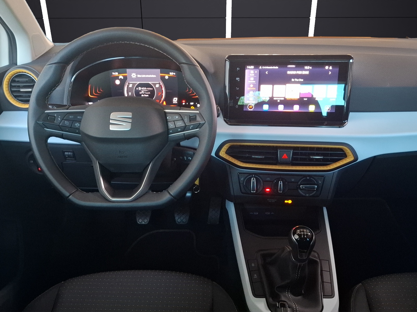 Fahrzeugabbildung SEAT Arona TSI Style LED Navi RFK SHZ GRA APP