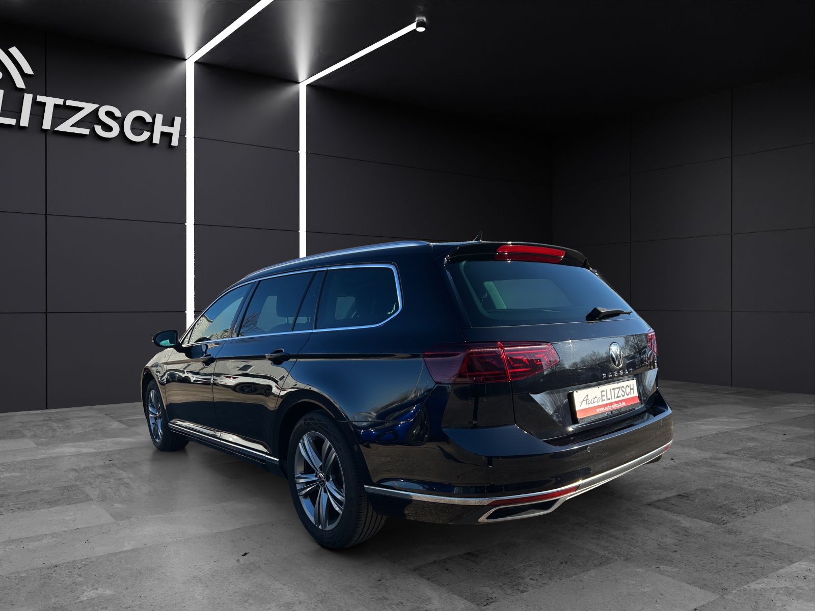 Fahrzeugabbildung Volkswagen Passat Variant Elegance TDI DSG IQ.Light ACC SH Pano Massage RearView AppConnect Ambiente Navi