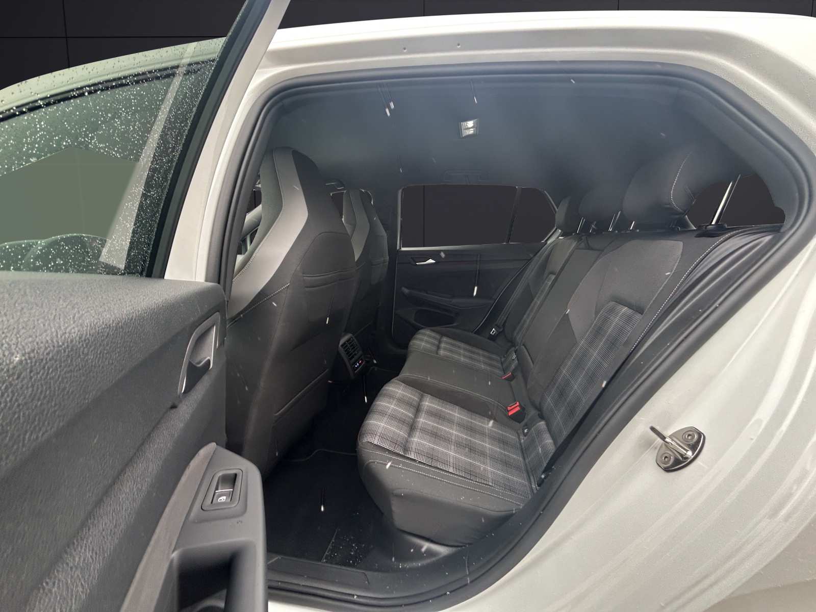 Fahrzeugabbildung Volkswagen Golf VIII GTD Business DSG IQ.Light ACC STH SH PDC Navi Klima