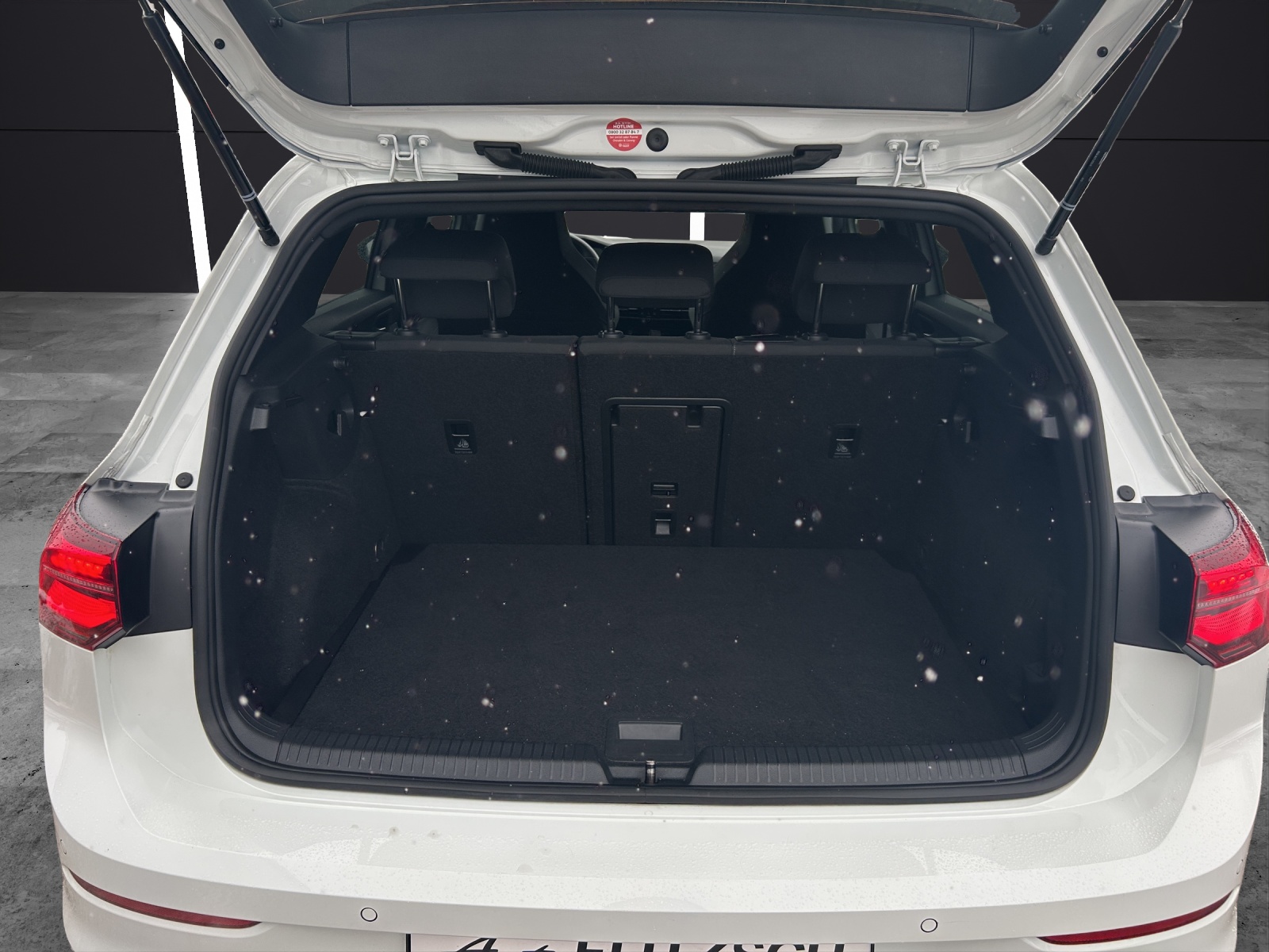 Fahrzeugabbildung Volkswagen Golf VIII GTD Business DSG IQ.Light ACC STH SH PDC Navi Klima