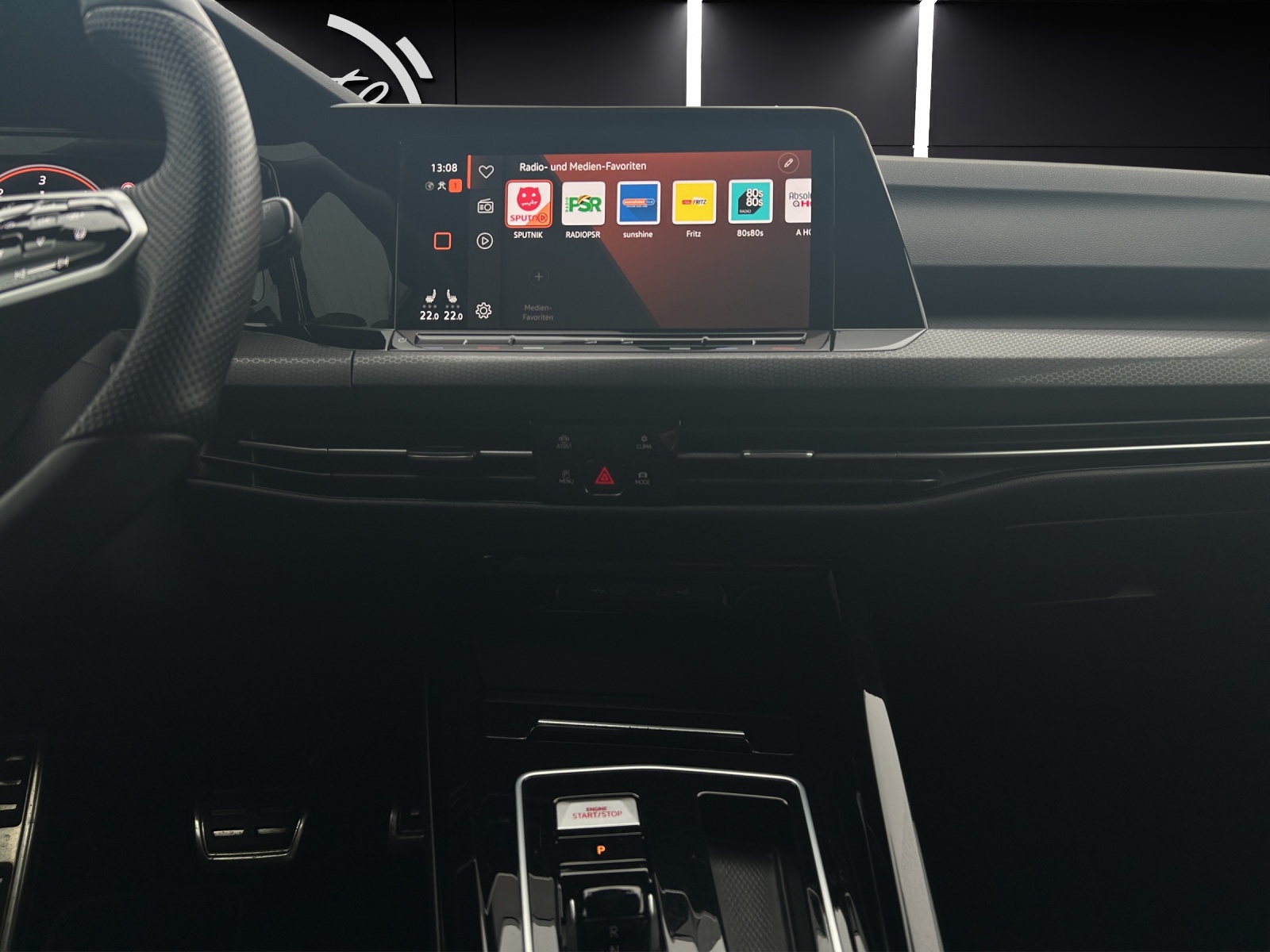 Fahrzeugabbildung Volkswagen Golf VIII GTD Business DSG IQ.Light ACC STH SH PDC Navi Klima