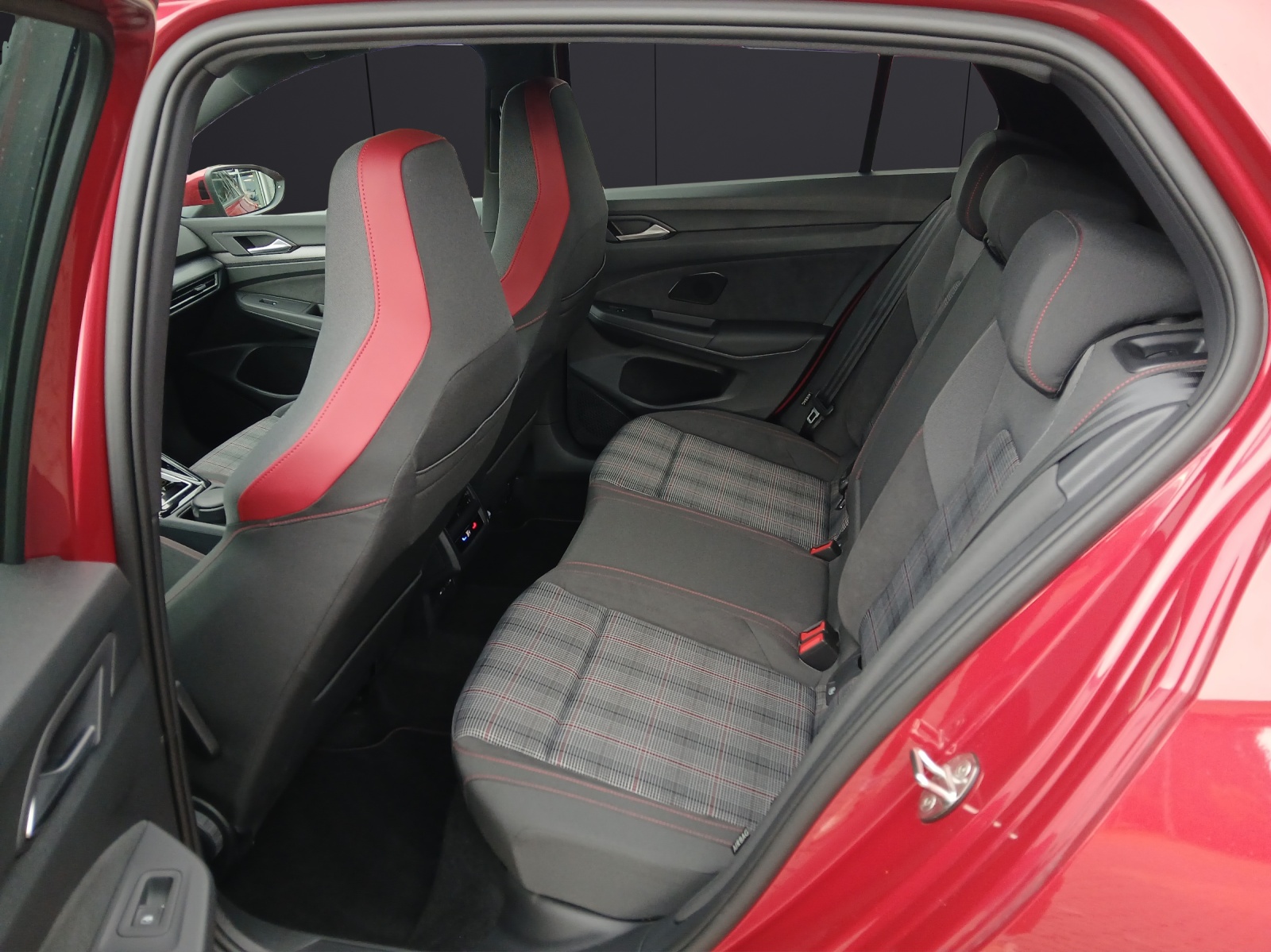 Fahrzeugabbildung Volkswagen Golf VIII GTI DSG Matrix AHK Navi Harman AID ACC HUD 19