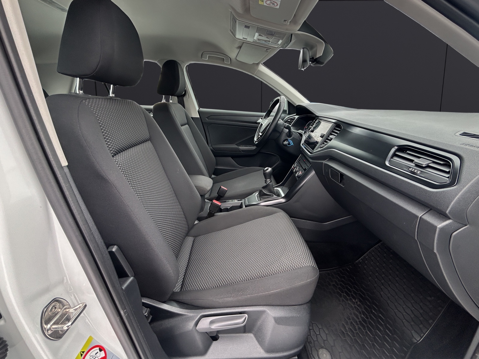 Fahrzeugabbildung Volkswagen T-Roc TSI ACC PDC SH LM