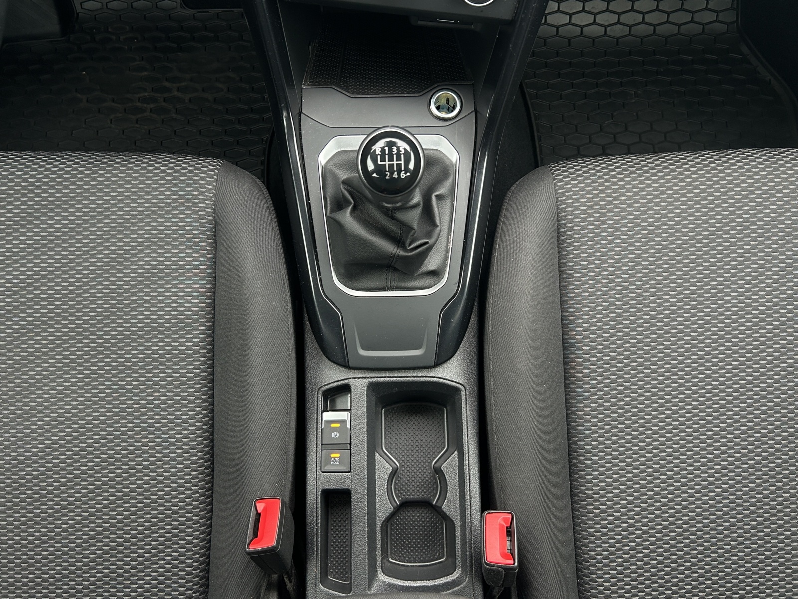 Fahrzeugabbildung Volkswagen T-Roc TSI ACC PDC SH LM