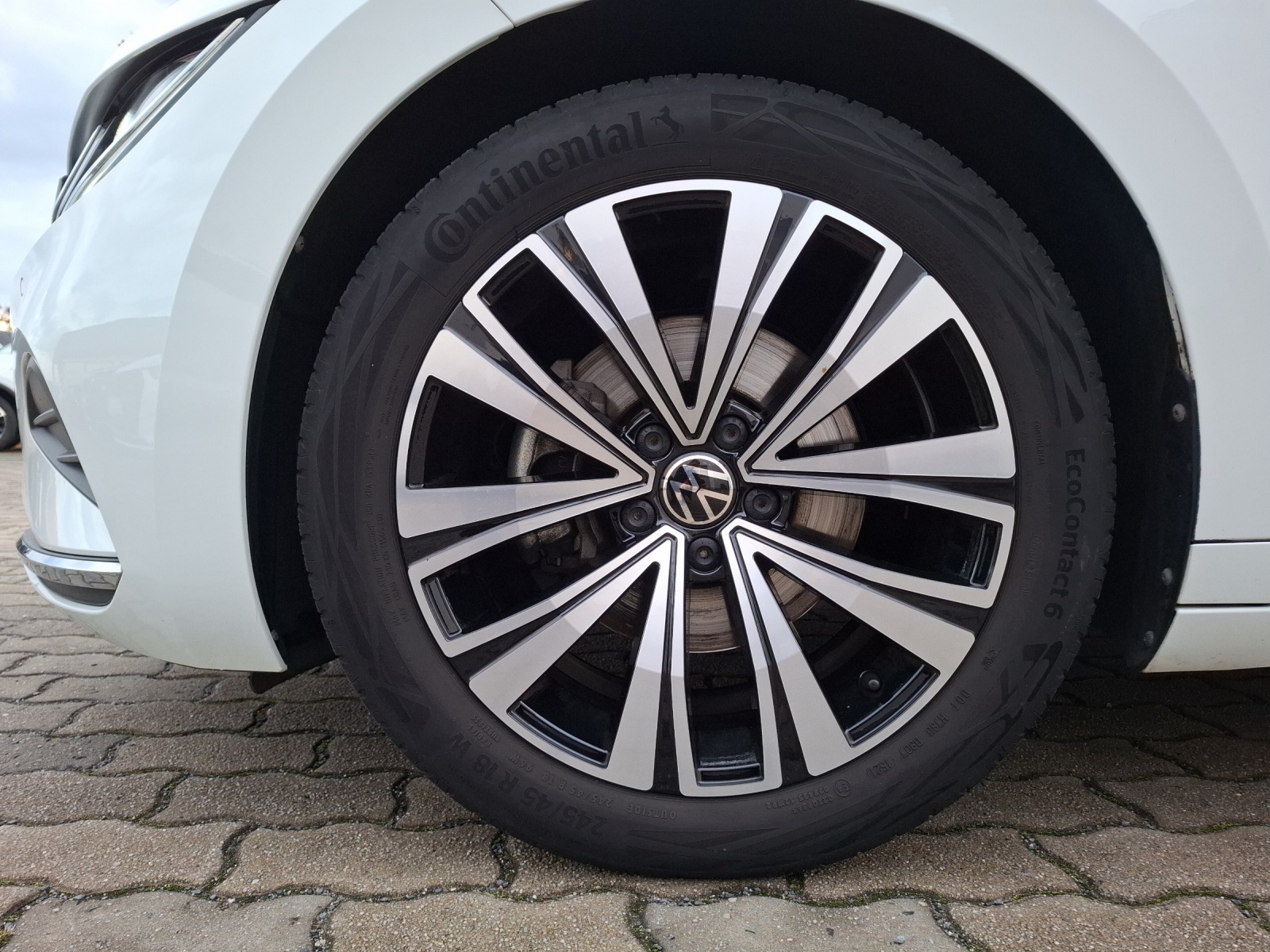 Fahrzeugabbildung Volkswagen Arteon SB TSI Elegance DSG LED Navi AID ACC RFK SH