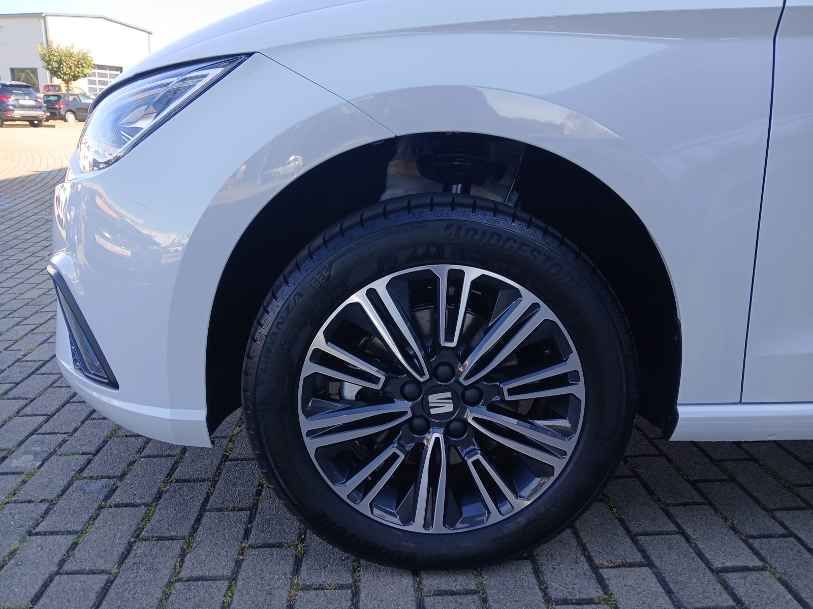 Fahrzeugabbildung SEAT Ibiza 1.0 TSI Road Edition LED Winter-P.