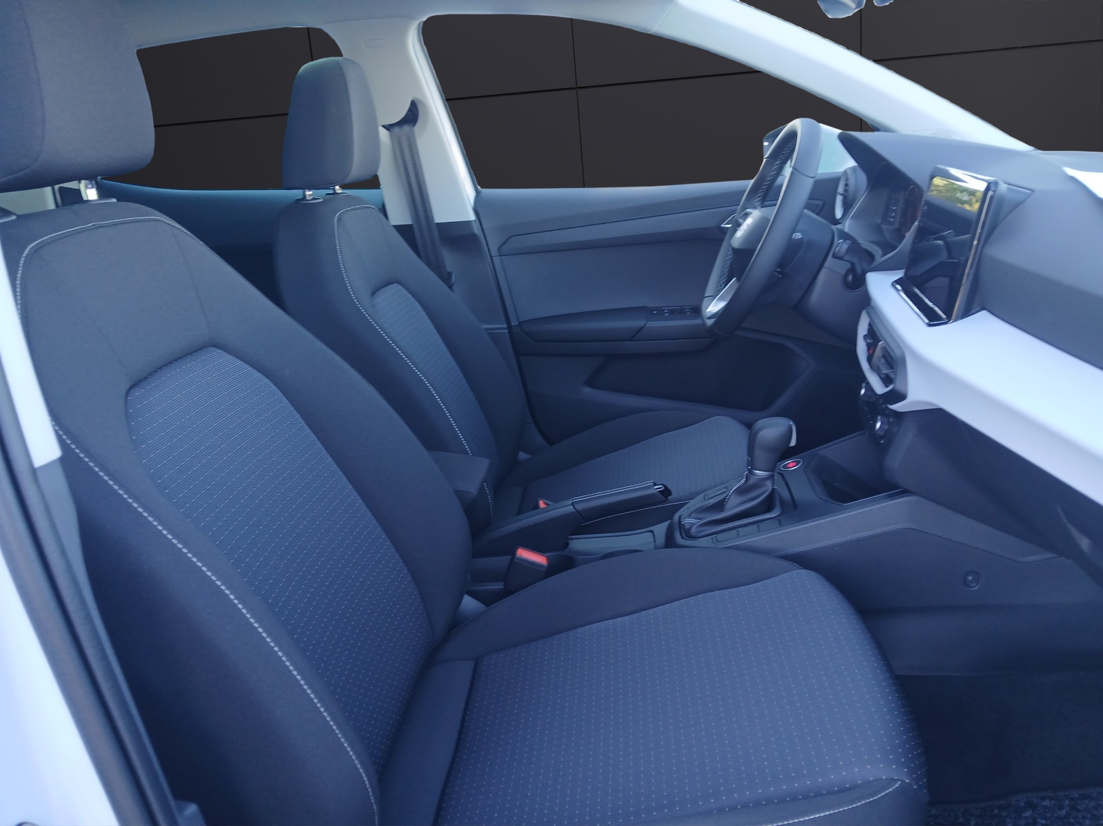 Fahrzeugabbildung SEAT Ibiza 1.0 TSI Road Edition LED Winter-P.