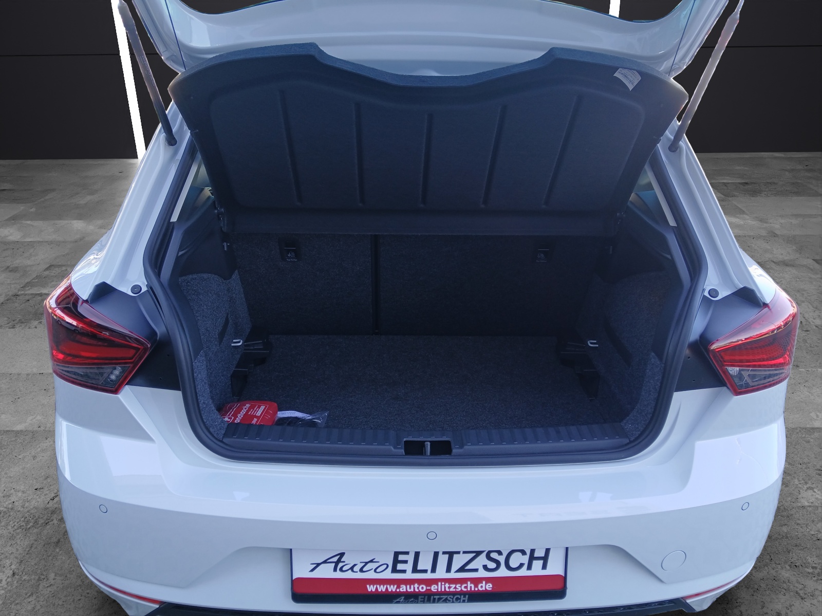 Fahrzeugabbildung SEAT Ibiza 1.0 TSI Road Edition LED Winter-P.