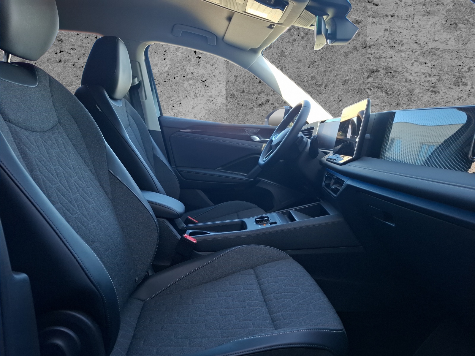 Fahrzeugabbildung Volkswagen Tiguan eTSI Life DSG Standhzg. LED AHK Navi AID ACC RFK SH