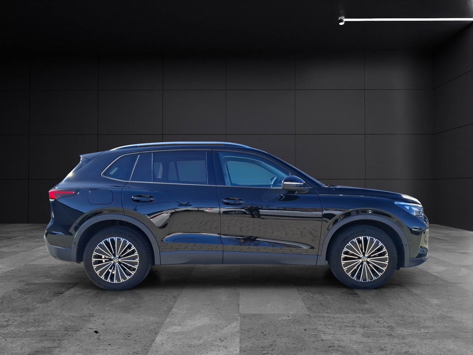 Fahrzeugabbildung Volkswagen Tiguan eTSI Life DSG Standhzg. LED AHK Navi AID ACC RFK SH