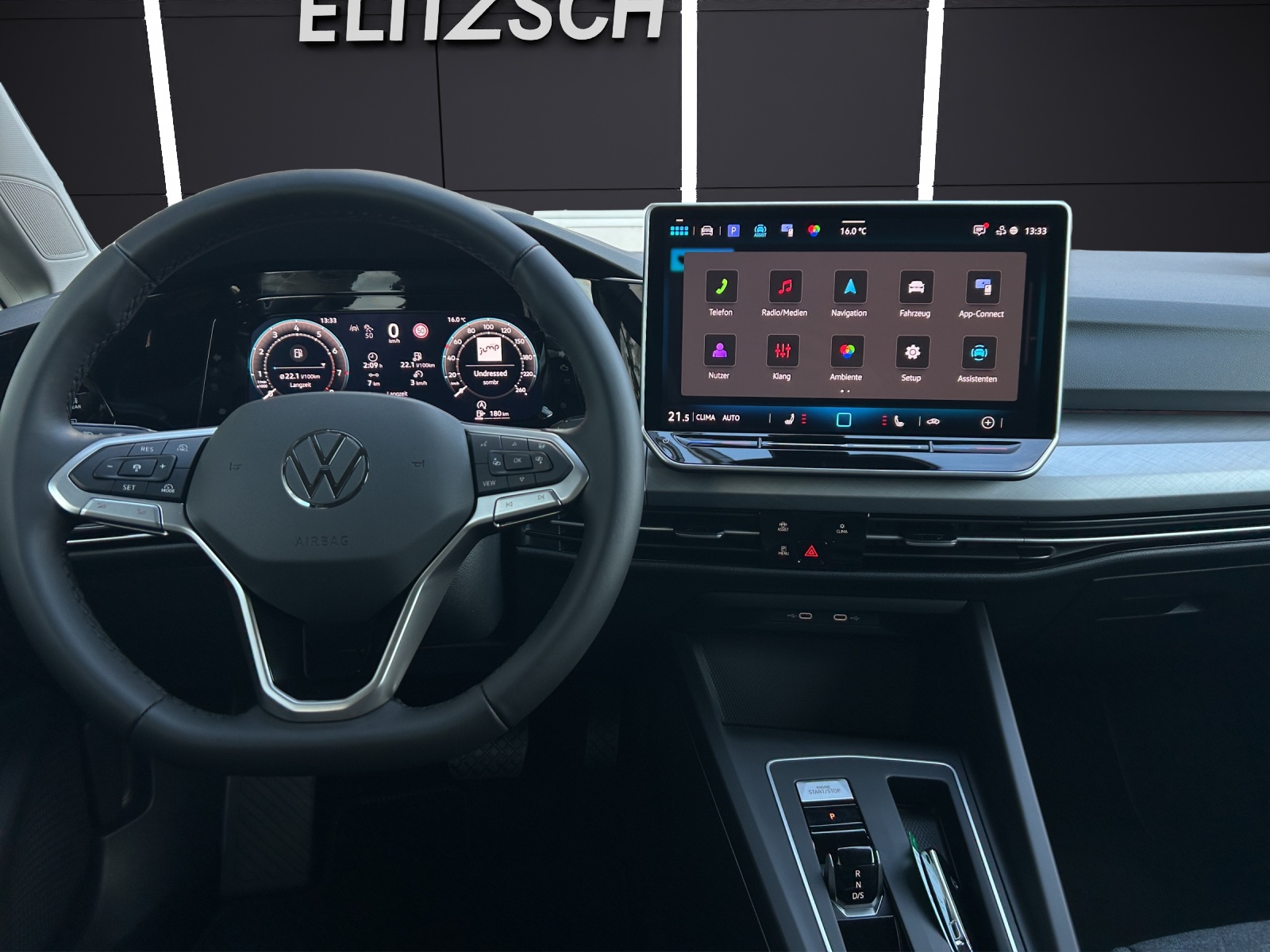 Fahrzeugabbildung Volkswagen Golf VIII Goal eTSI DSG LED ACC SH RearView AppConnect DAB+ Ambiente Climatronic
