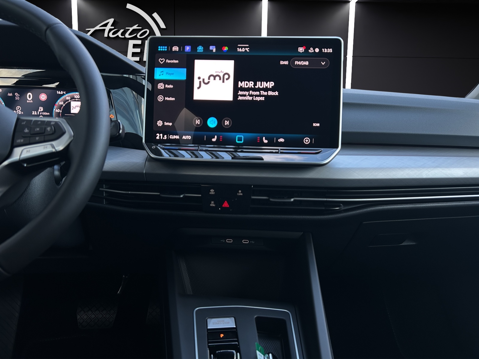 Fahrzeugabbildung Volkswagen Golf VIII Goal eTSI DSG LED ACC SH RearView AppConnect DAB+ Ambiente Climatronic