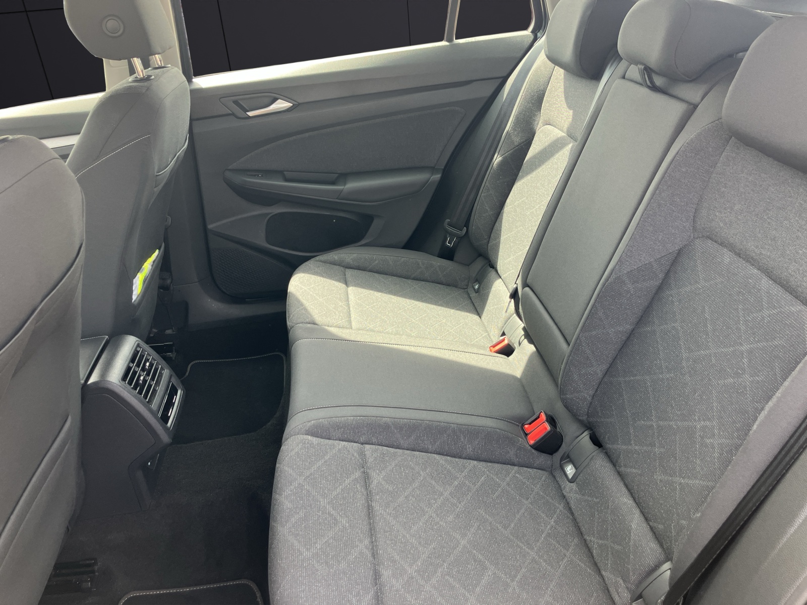 Fahrzeugabbildung Volkswagen Golf VIII Variant TDI Life LED Navi ACC AHK SHZ LHZ AppConnect Ambiente