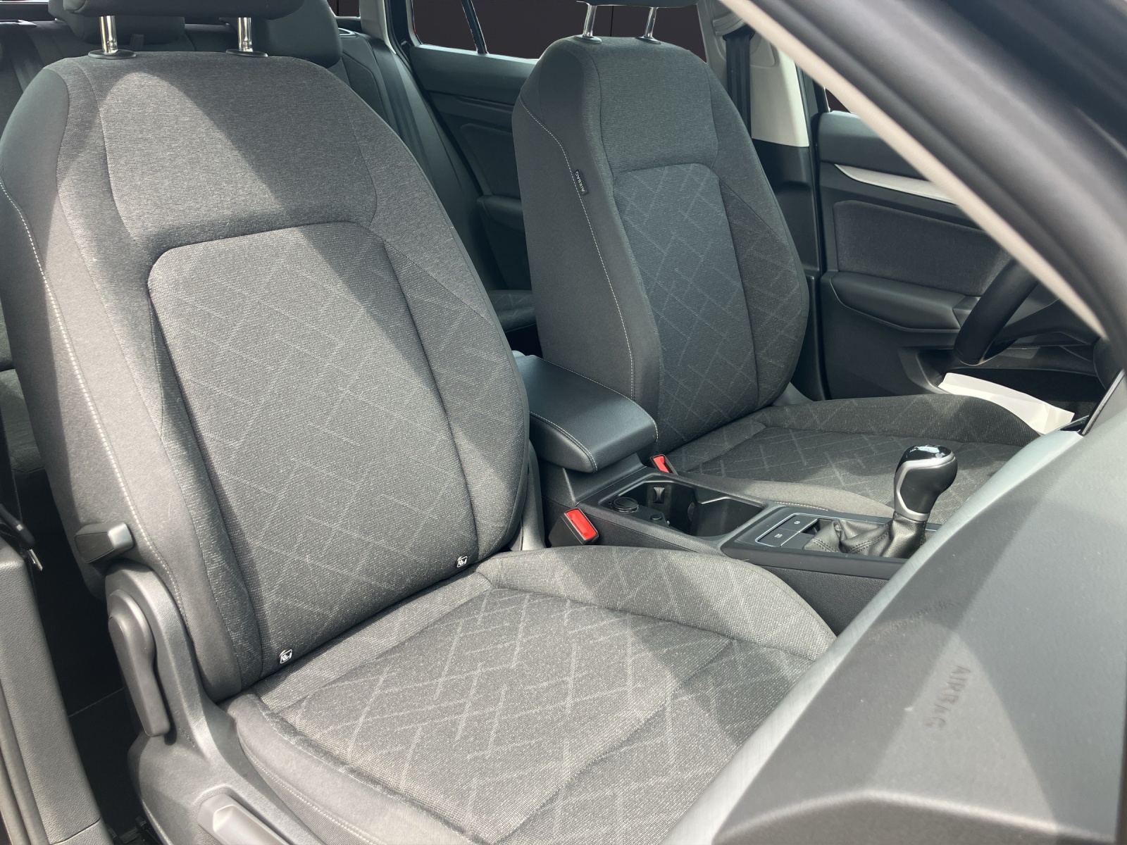 Fahrzeugabbildung Volkswagen Golf VIII Variant TDI Life LED Navi ACC AHK SHZ LHZ AppConnect Ambiente