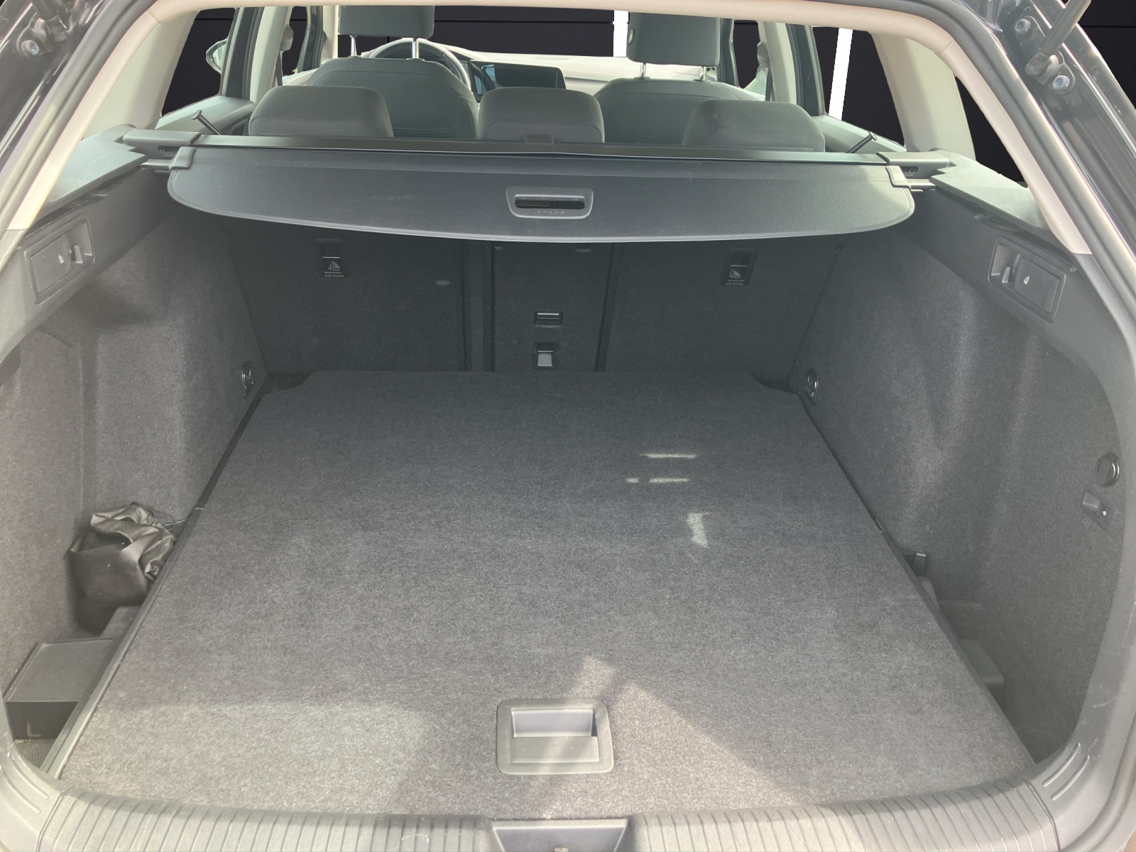 Fahrzeugabbildung Volkswagen Golf VIII Variant TDI Life LED Navi ACC AHK SHZ LHZ AppConnect Ambiente