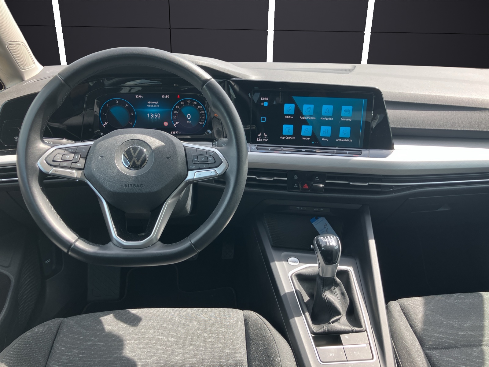 Fahrzeugabbildung Volkswagen Golf VIII Variant TDI Life LED Navi ACC AHK SHZ LHZ AppConnect Ambiente
