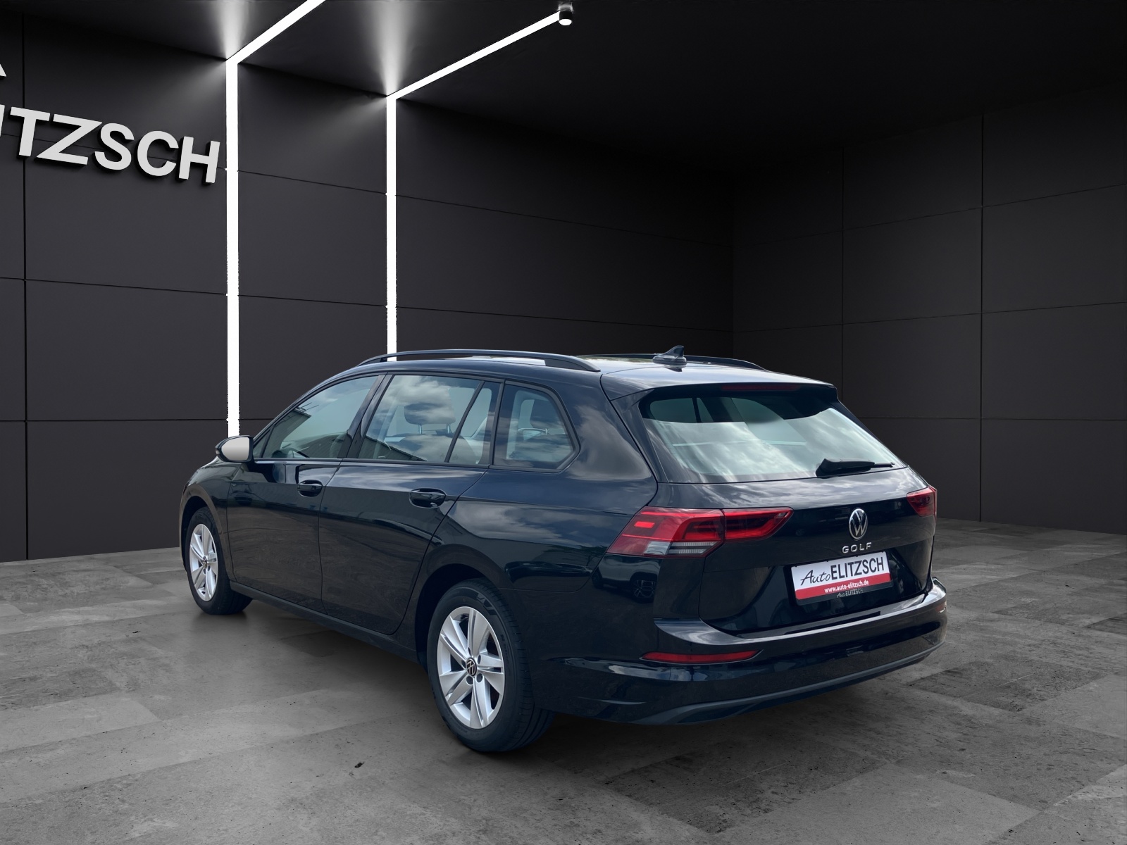 Fahrzeugabbildung Volkswagen Golf VIII Variant TDI Life LED Navi ACC AHK SHZ LHZ AppConnect Ambiente