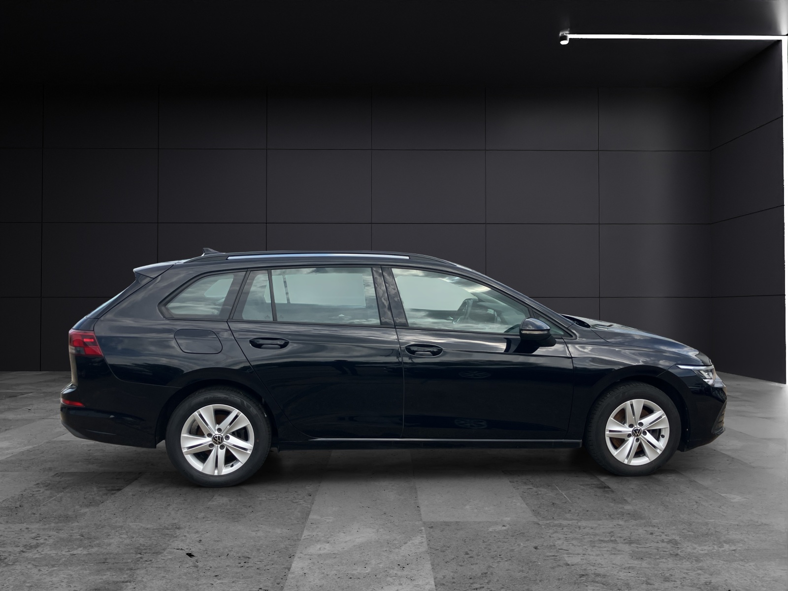 Fahrzeugabbildung Volkswagen Golf VIII Variant TDI Life LED Navi ACC AHK SHZ LHZ AppConnect Ambiente