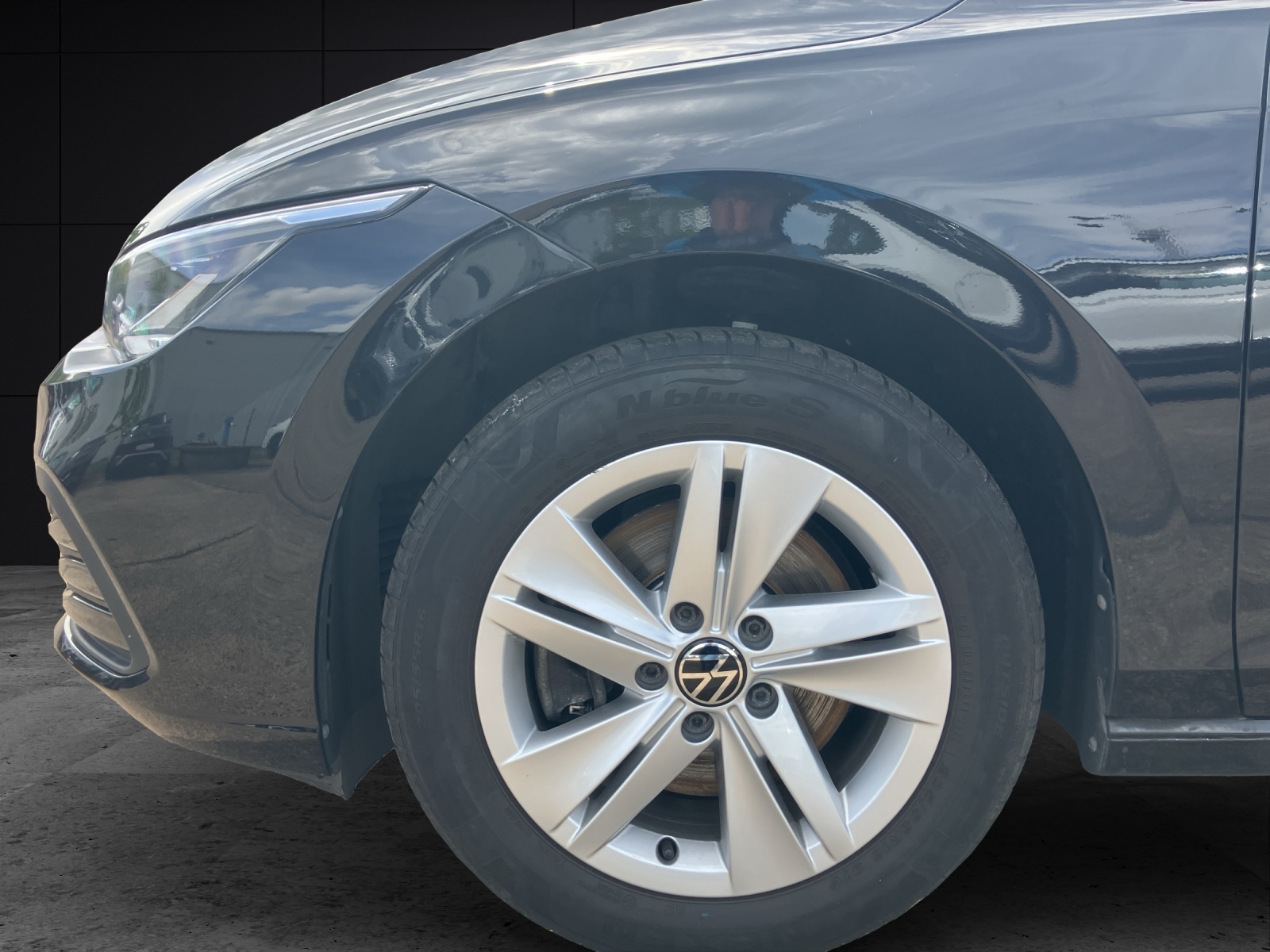 Fahrzeugabbildung Volkswagen Golf VIII Variant TDI Life LED Navi ACC AHK SHZ LHZ AppConnect Ambiente