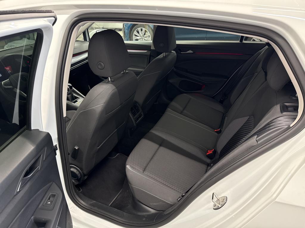 Fahrzeugabbildung Volkswagen Golf VIII TSI Life Standhzg. Matrix Navi AID ACC Park-Assist SH