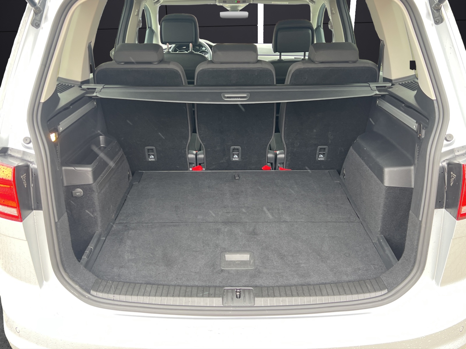 Fahrzeugabbildung Volkswagen Touran TSI Comfortline LED AHK Navi ACC RFK SH
