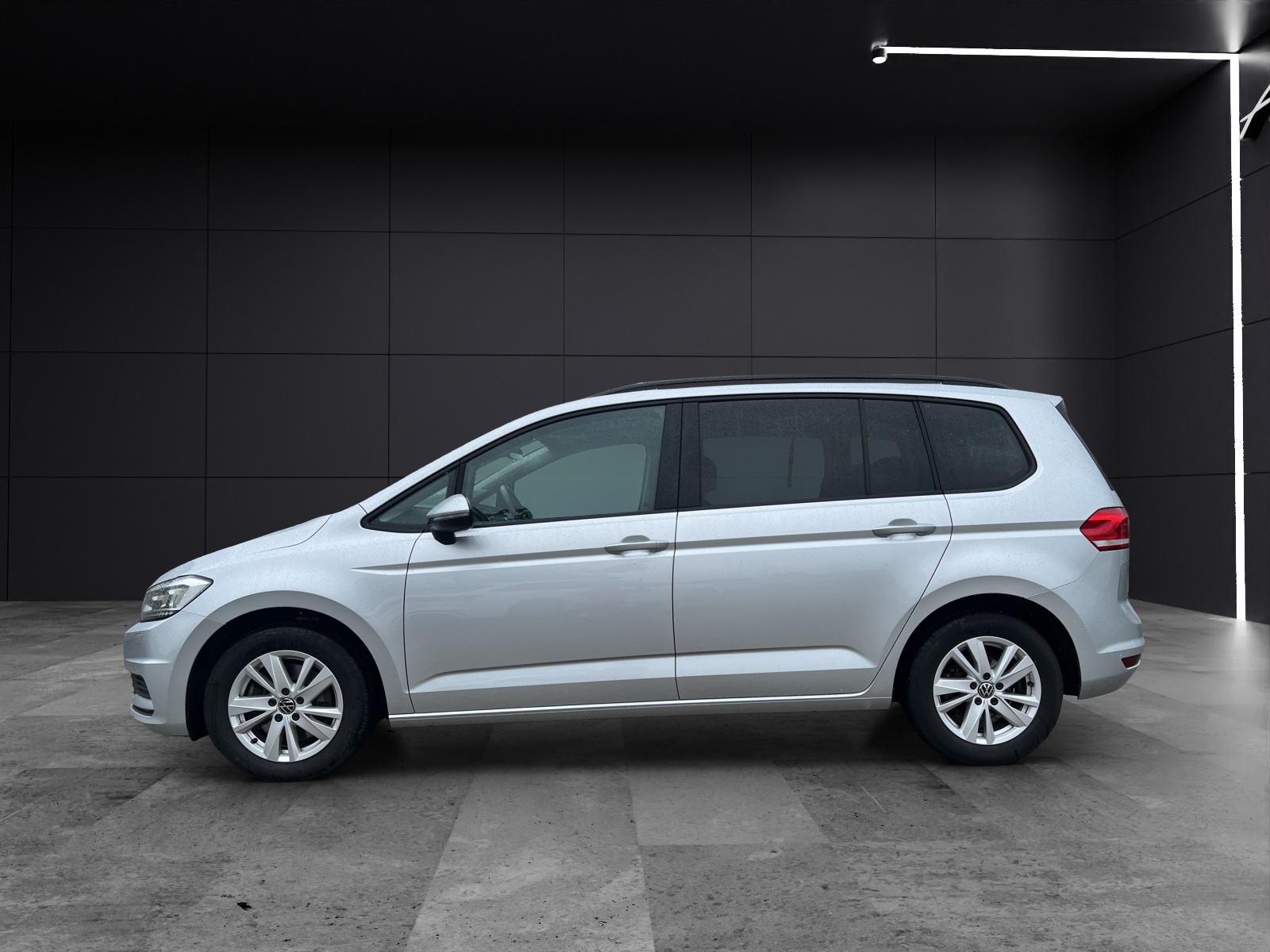 Fahrzeugabbildung Volkswagen Touran TSI Comfortline LED AHK Navi ACC RFK SH