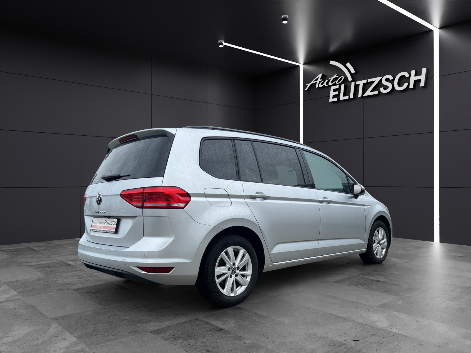 Fahrzeugabbildung Volkswagen Touran TSI Comfortline LED AHK Navi ACC RFK SH