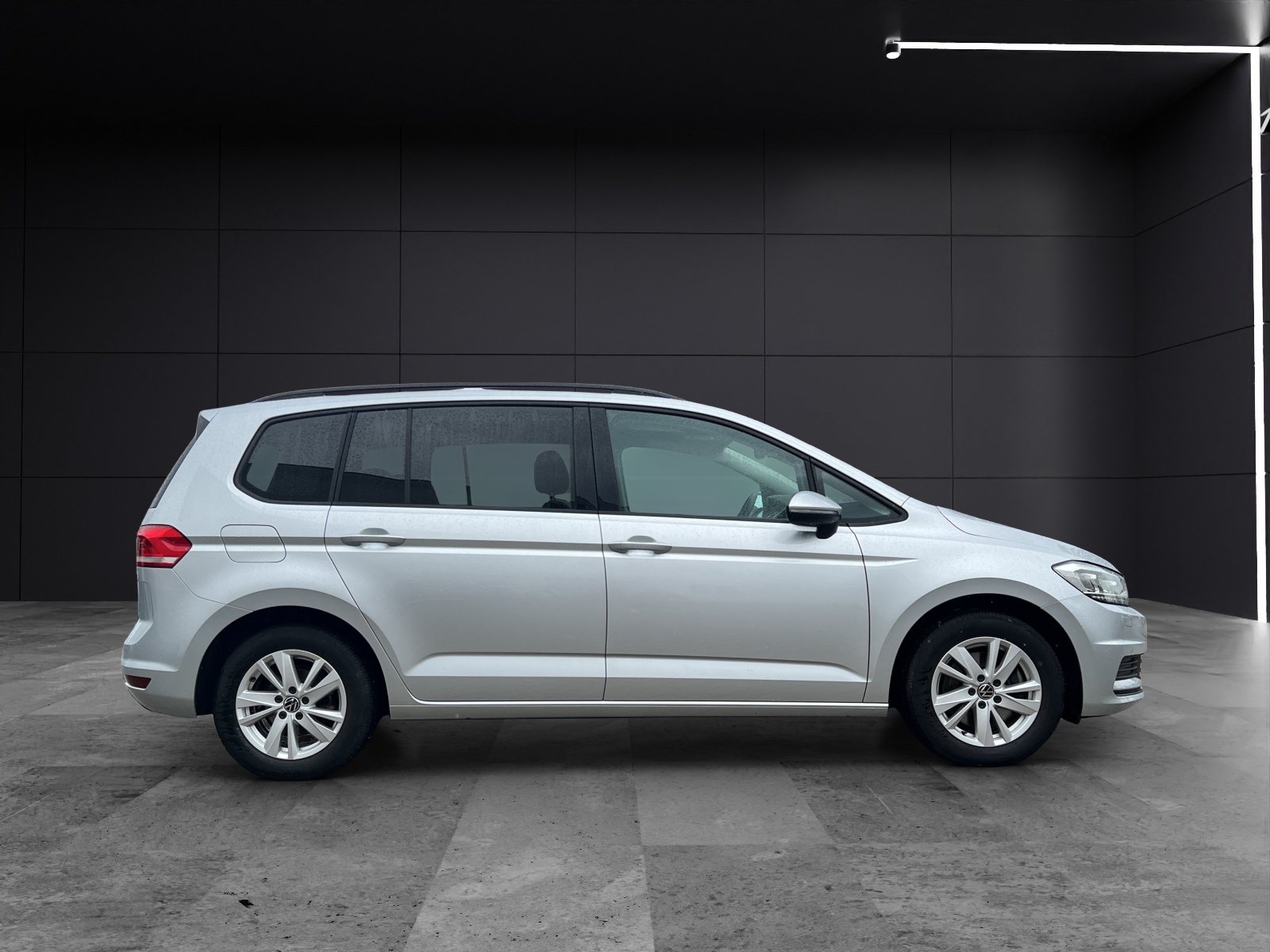 Fahrzeugabbildung Volkswagen Touran TSI Comfortline LED AHK Navi ACC RFK SH