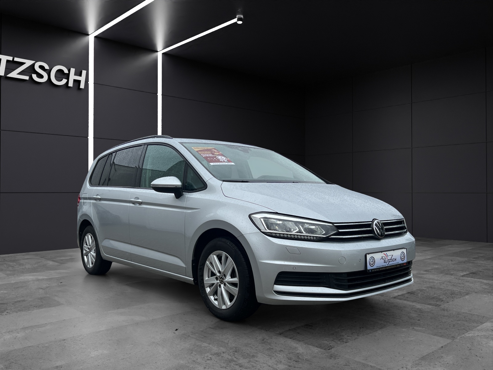 Fahrzeugabbildung Volkswagen Touran TSI Comfortline LED AHK Navi ACC RFK SH