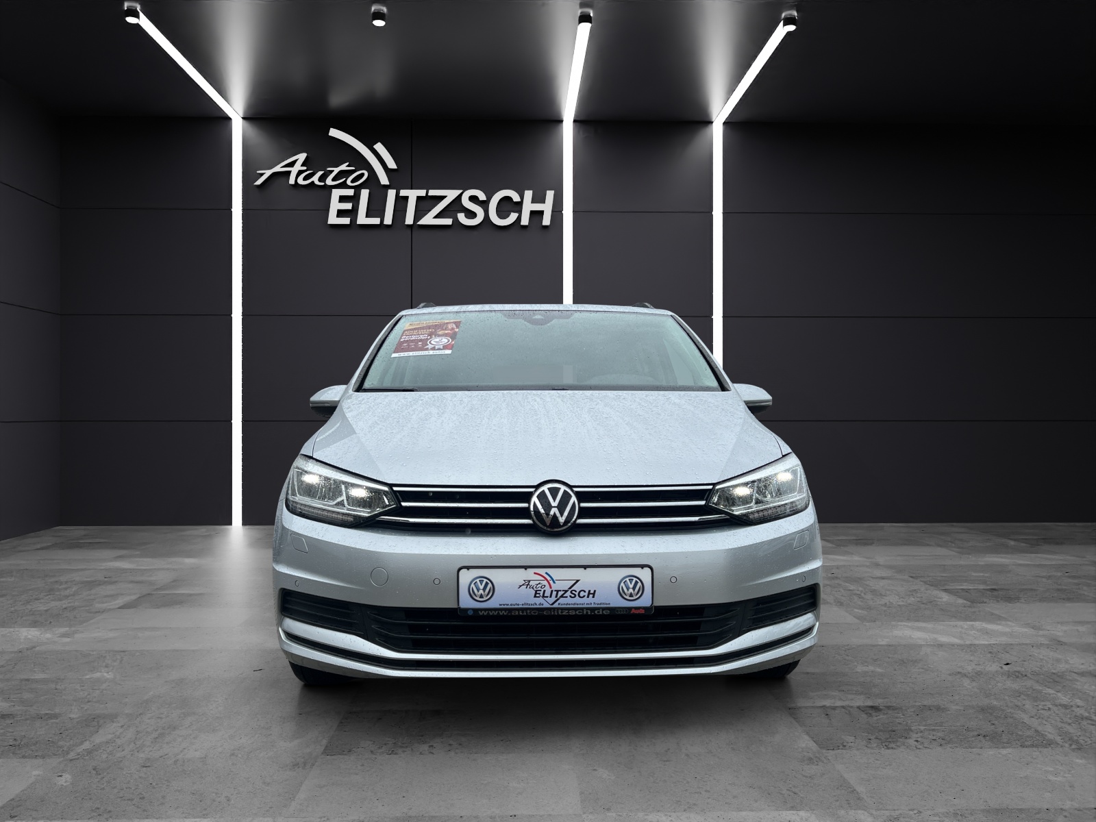 Fahrzeugabbildung Volkswagen Touran TSI Comfortline LED AHK Navi ACC RFK SH