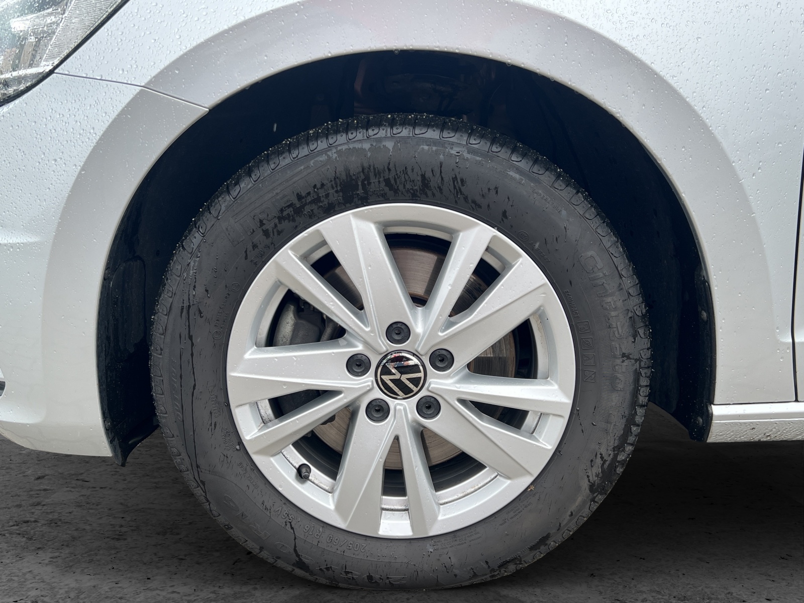 Fahrzeugabbildung Volkswagen Touran TSI Comfortline LED AHK Navi ACC RFK SH