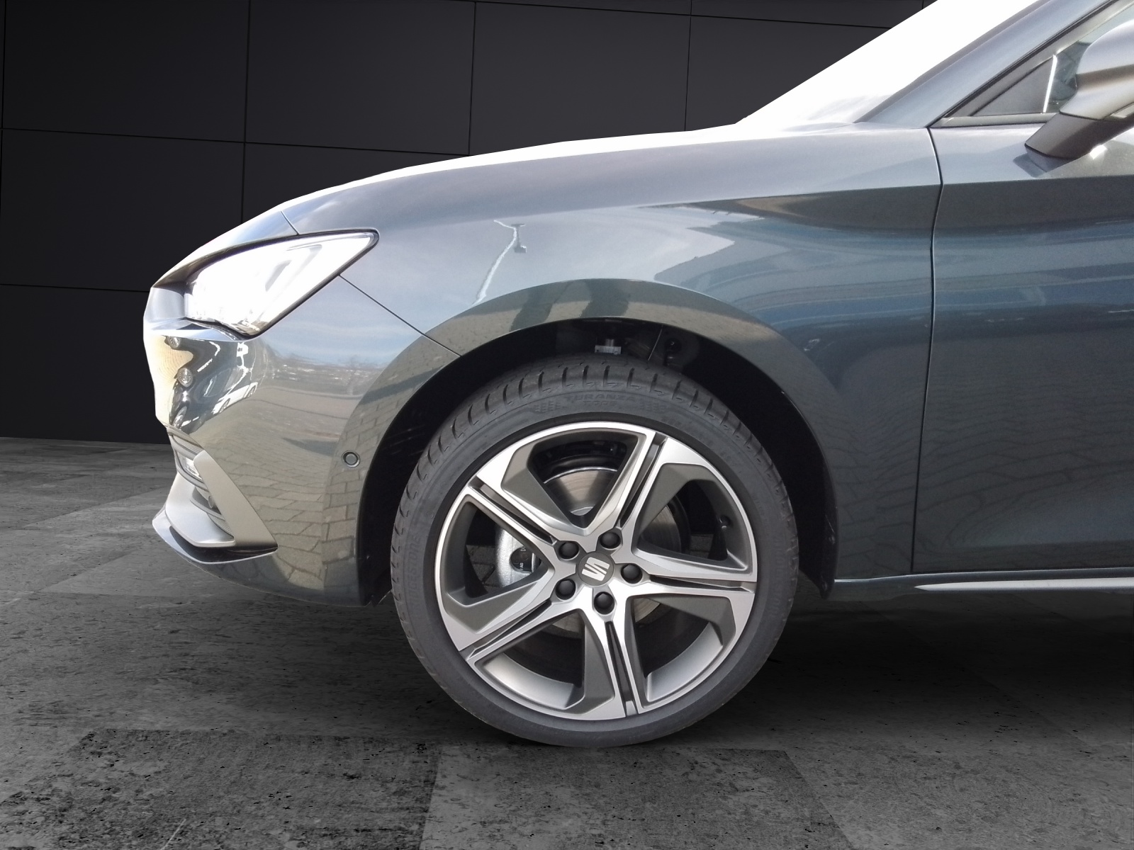 Fahrzeugabbildung SEAT Leon Sportstourer FR Plus eTSI DSG AHZ KAMERA LED ACC