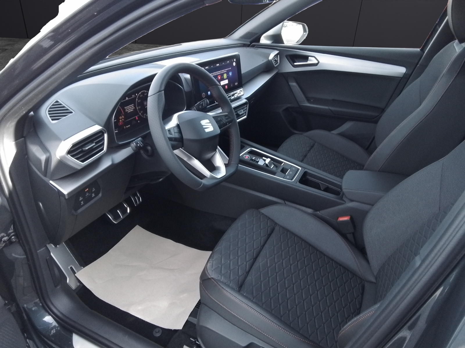 Fahrzeugabbildung SEAT Leon Sportstourer FR Plus eTSI DSG AHZ KAMERA LED ACC