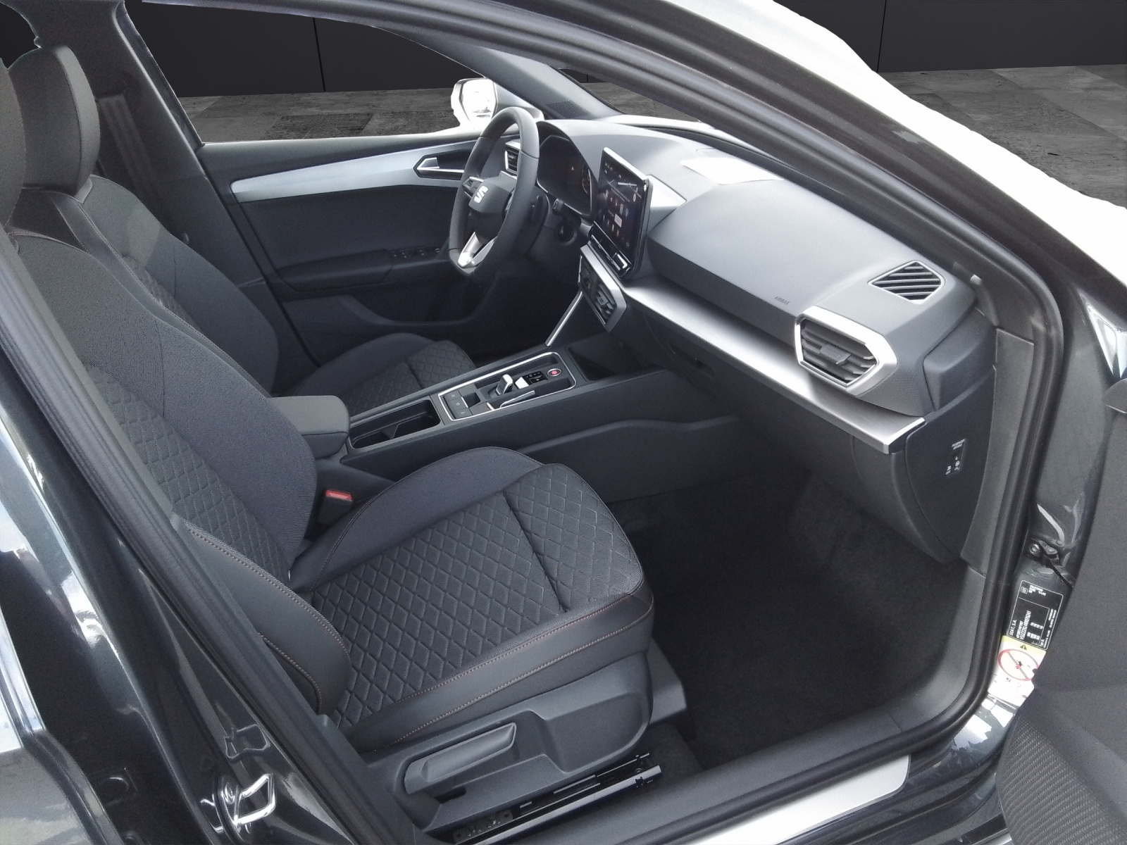 Fahrzeugabbildung SEAT Leon Sportstourer FR Plus eTSI DSG AHZ KAMERA LED ACC