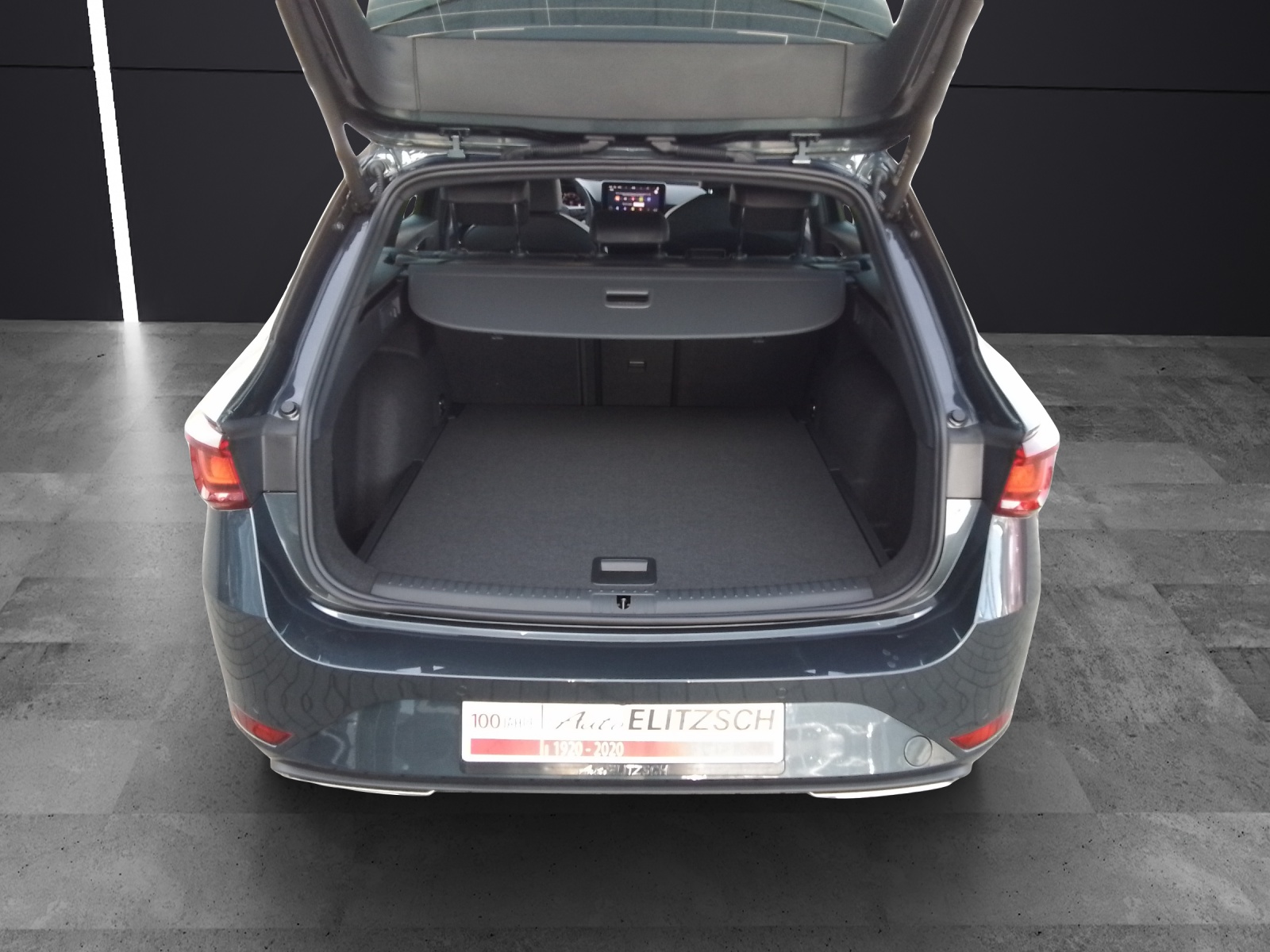Fahrzeugabbildung SEAT Leon Sportstourer FR Plus eTSI DSG AHZ KAMERA LED ACC