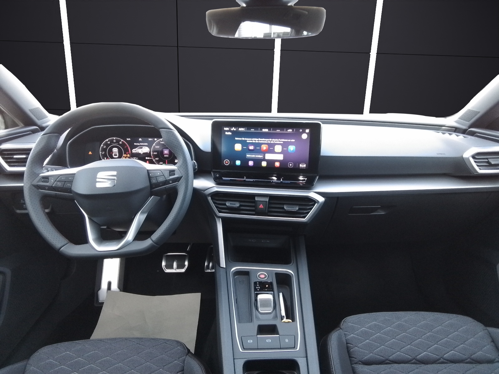 Fahrzeugabbildung SEAT Leon Sportstourer FR Plus eTSI DSG AHZ KAMERA LED ACC