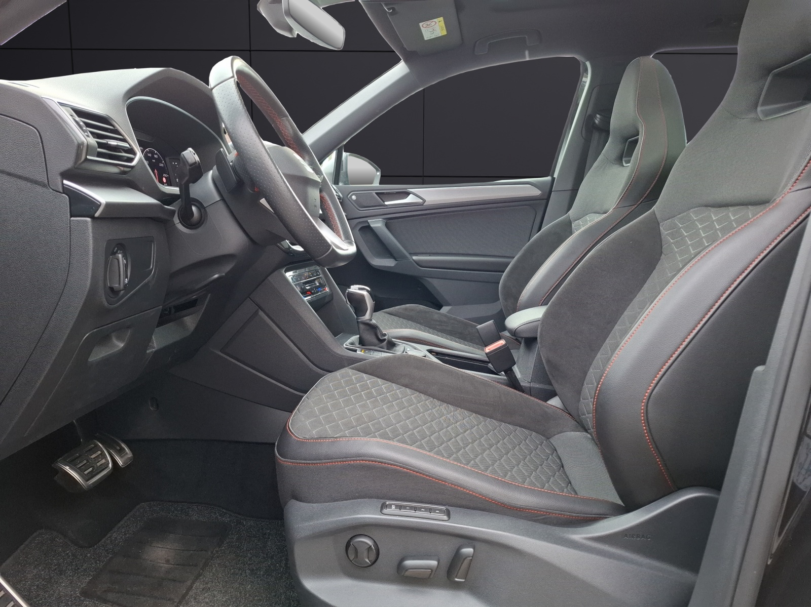 Fahrzeugabbildung SEAT Tarraco TSI FR DSG 4Drive LED AHK Navi AID Pano ACC 360° SH 20