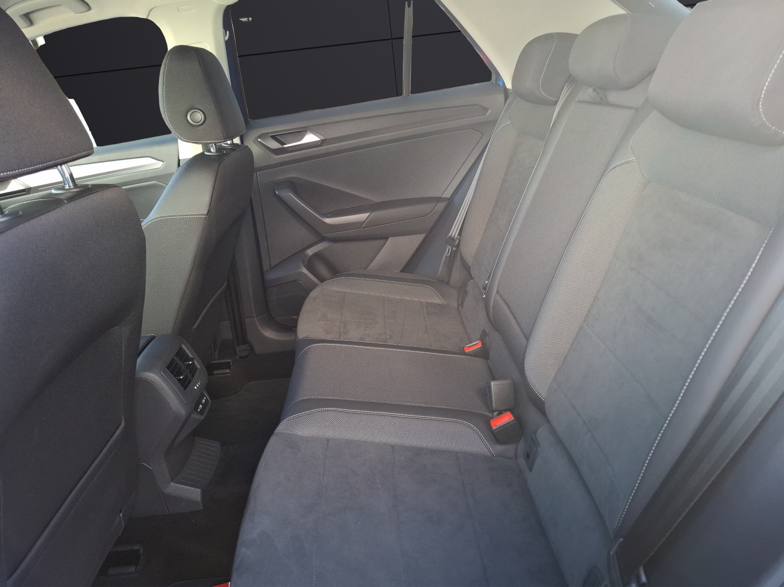 Fahrzeugabbildung Volkswagen T-Roc TSI Style LED AID ACC Park-Assist SH