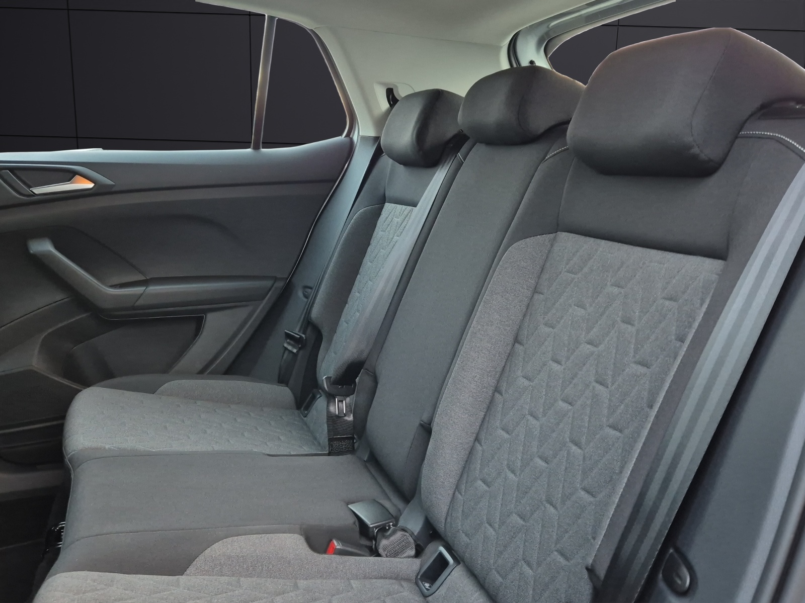 Fahrzeugabbildung Volkswagen T-Cross TSI Life LED Navi AID ACC PDC SH LM