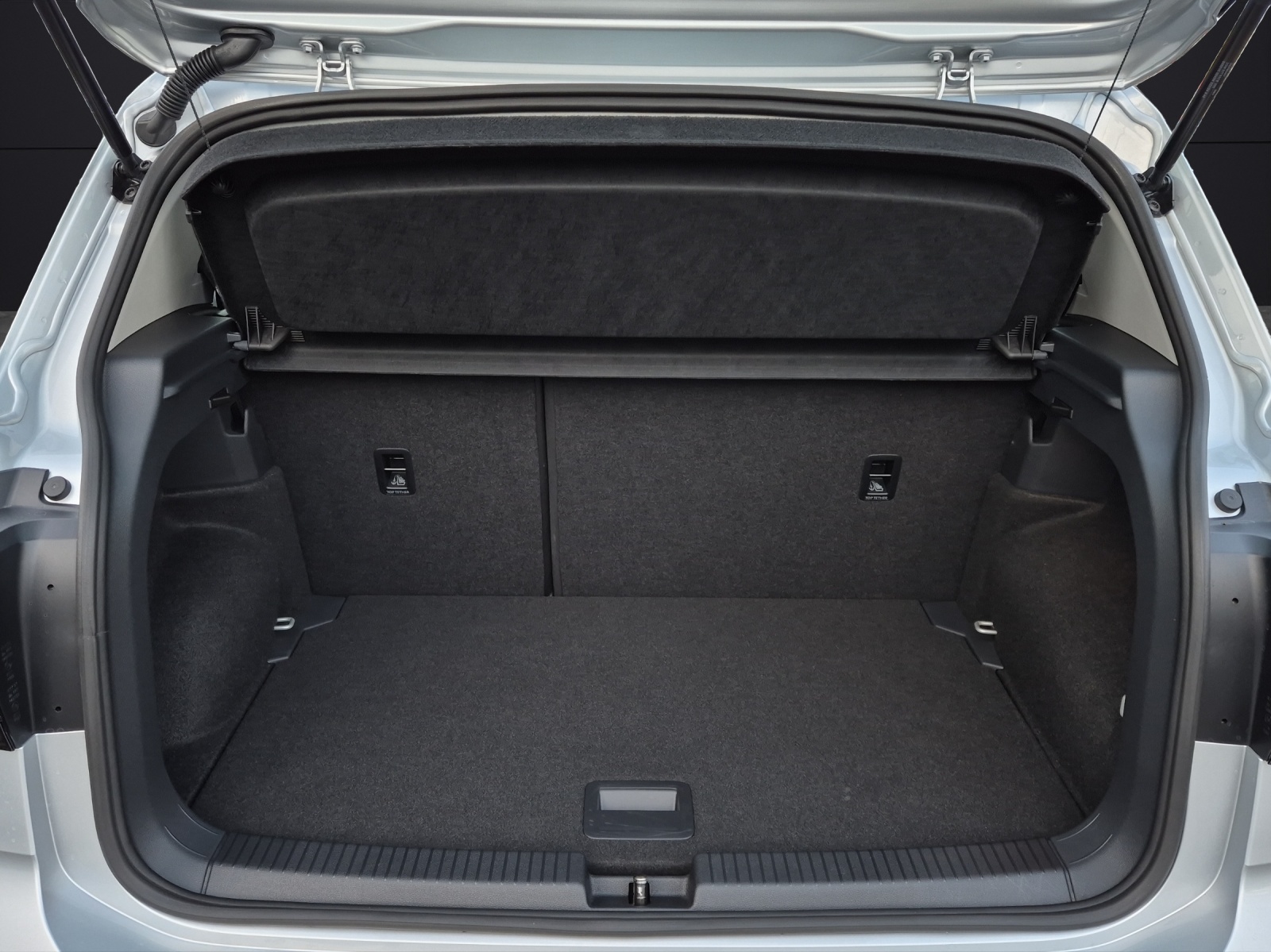 Fahrzeugabbildung Volkswagen T-Cross TSI Life LED Navi AID ACC PDC SH LM