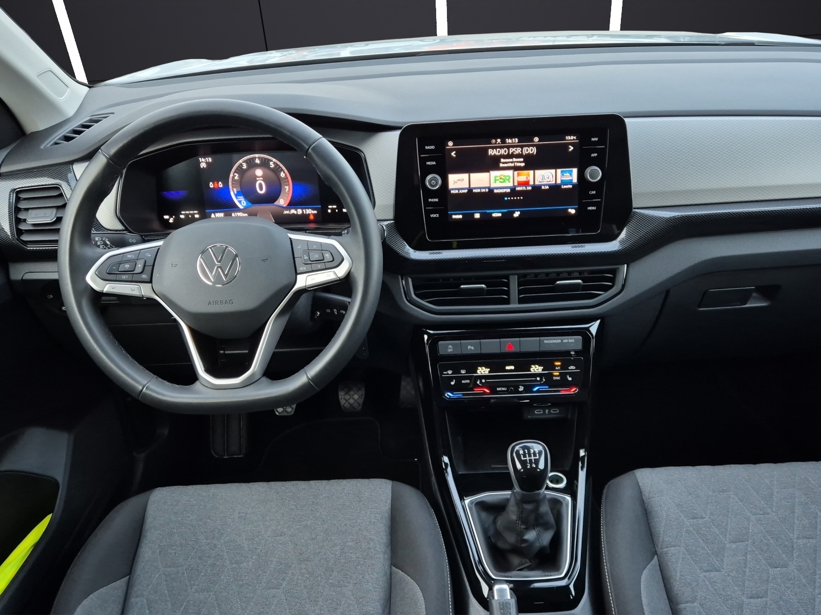 Fahrzeugabbildung Volkswagen T-Cross TSI Life LED Navi AID ACC PDC SH LM