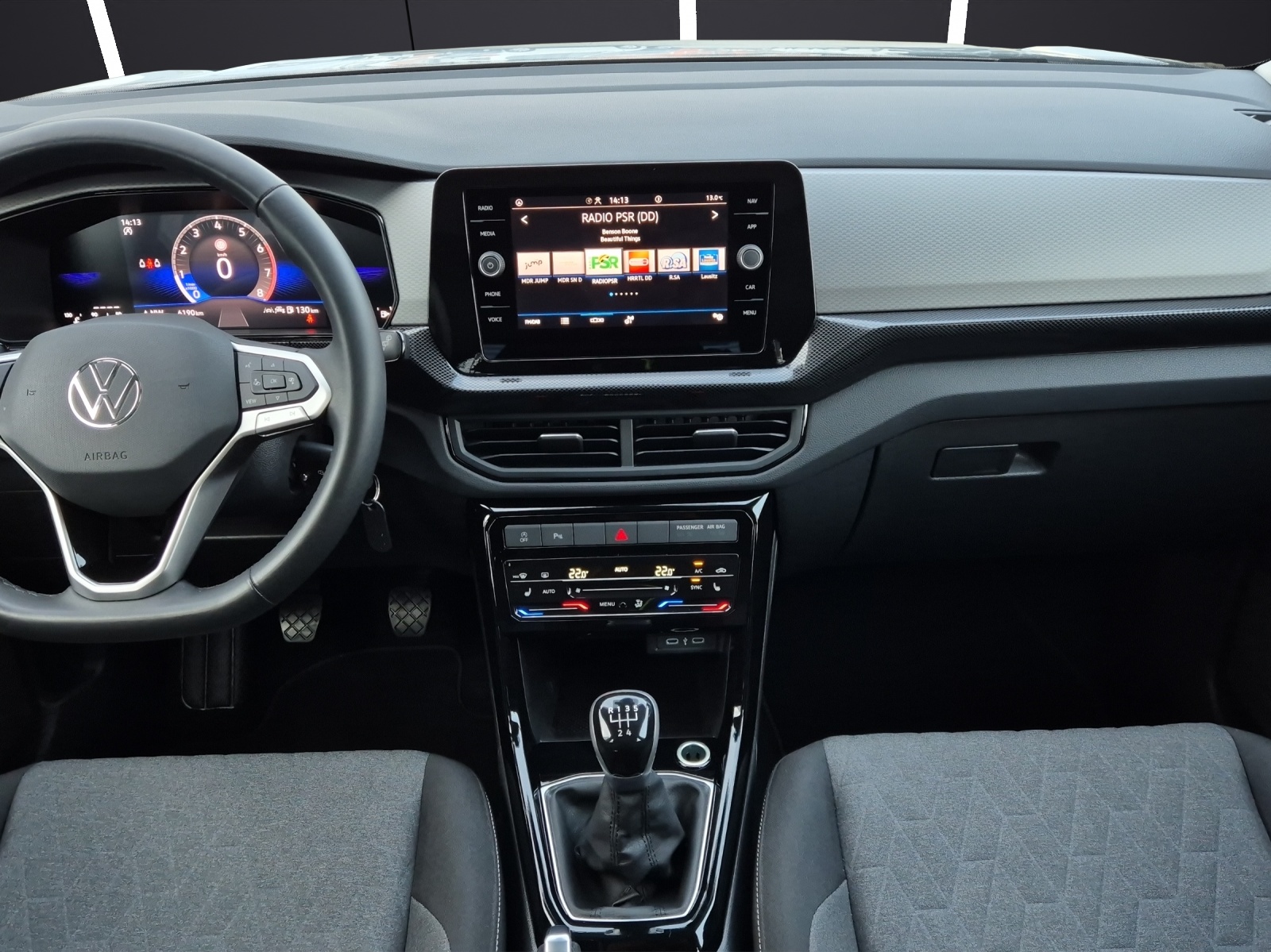 Fahrzeugabbildung Volkswagen T-Cross TSI Life LED Navi AID ACC PDC SH LM