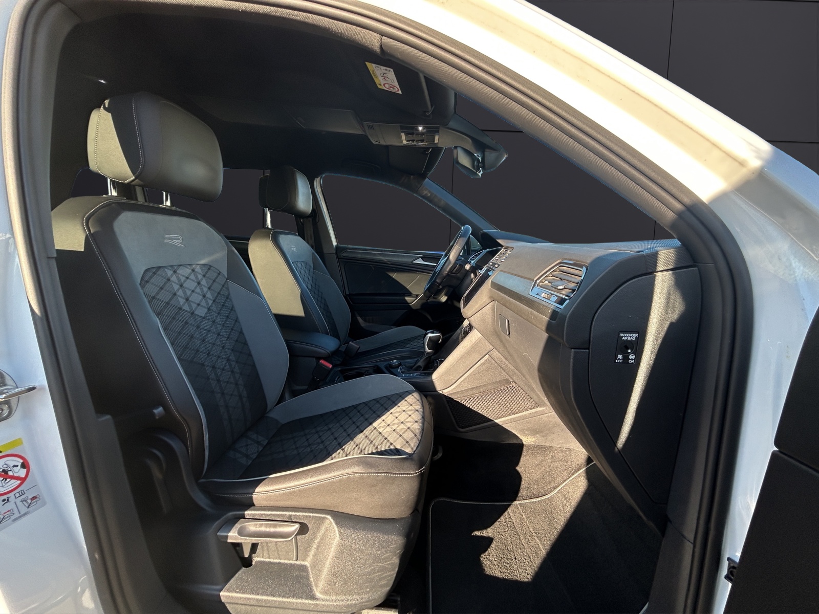 Fahrzeugabbildung Volkswagen Tiguan Allspace R-Line 4M TDI DSG IQ.Light ACC AHK SH HuD RearView AppConnect Ambiente Navi