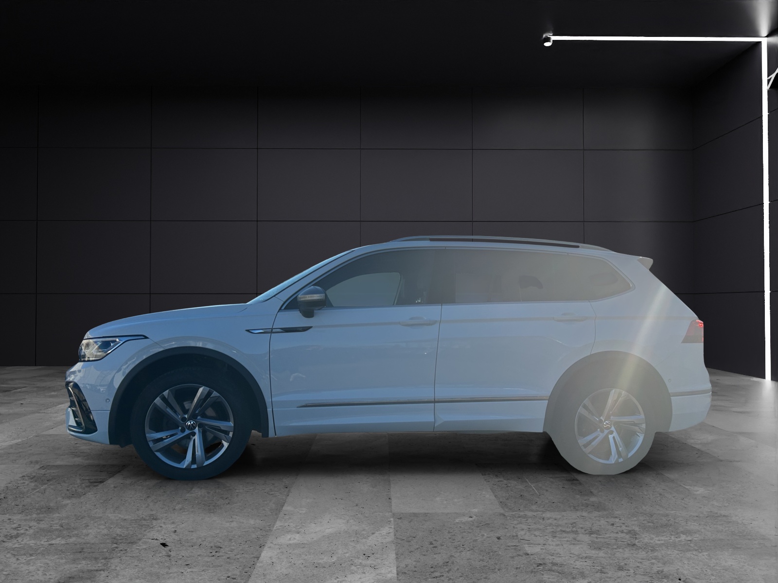 Fahrzeugabbildung Volkswagen Tiguan Allspace R-Line 4M TDI DSG IQ.Light ACC AHK SH HuD RearView AppConnect Ambiente Navi