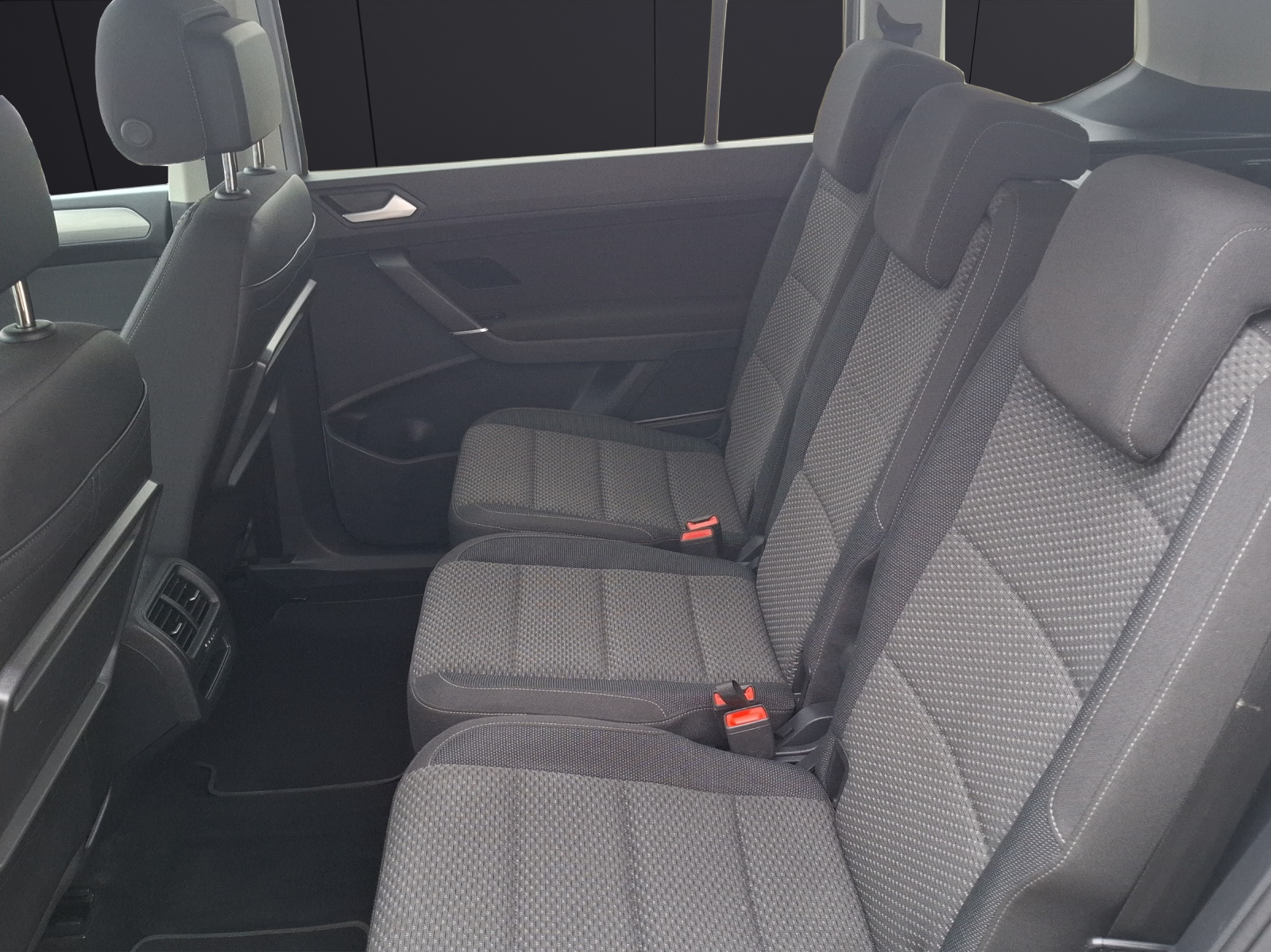 Fahrzeugabbildung Volkswagen Touran TSI Comfortline LED AHK Navi ACC RFK SH