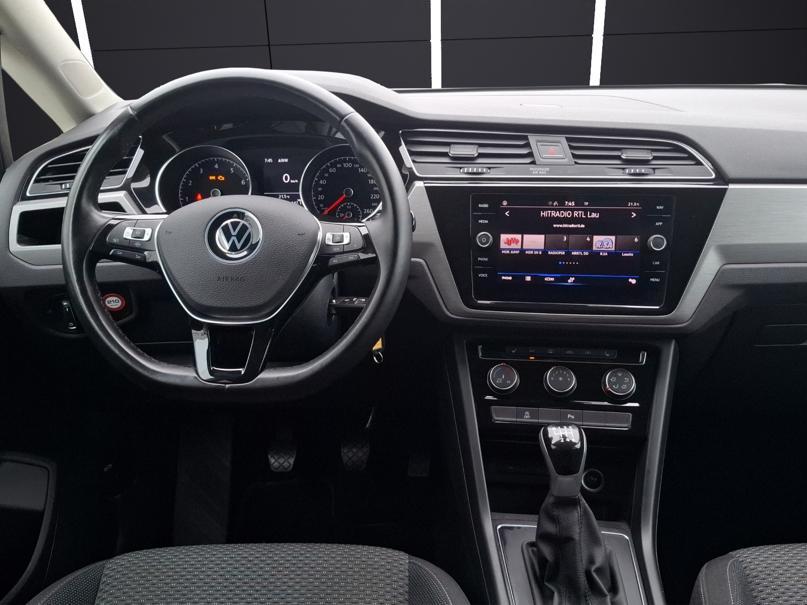 Fahrzeugabbildung Volkswagen Touran TSI Comfortline LED AHK Navi ACC RFK SH