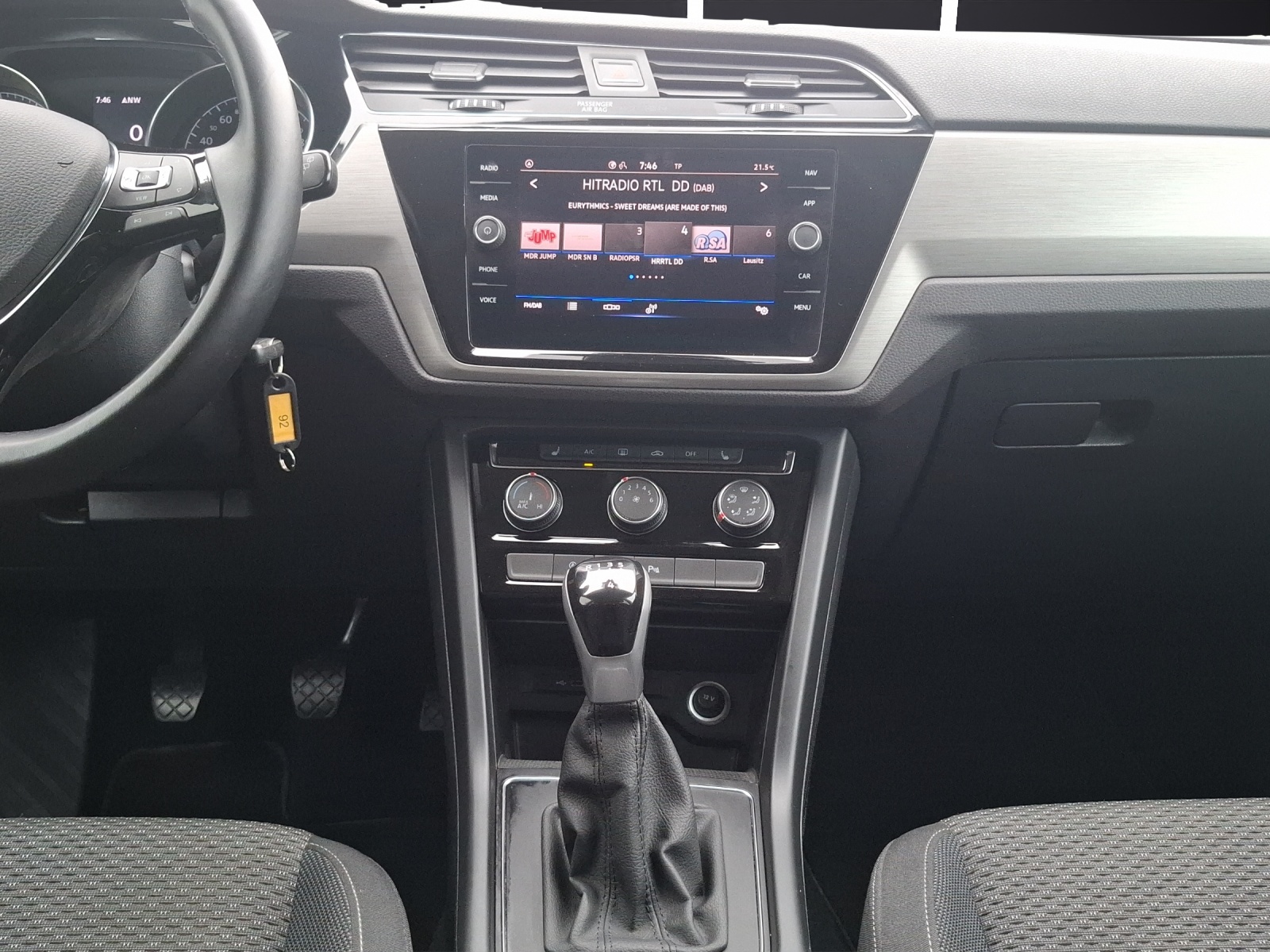 Fahrzeugabbildung Volkswagen Touran TSI Comfortline LED AHK Navi ACC RFK SH