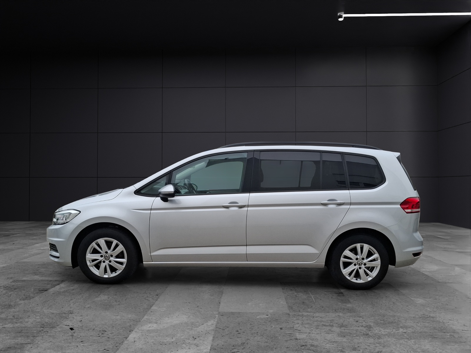 Fahrzeugabbildung Volkswagen Touran TSI Comfortline LED AHK Navi ACC RFK SH