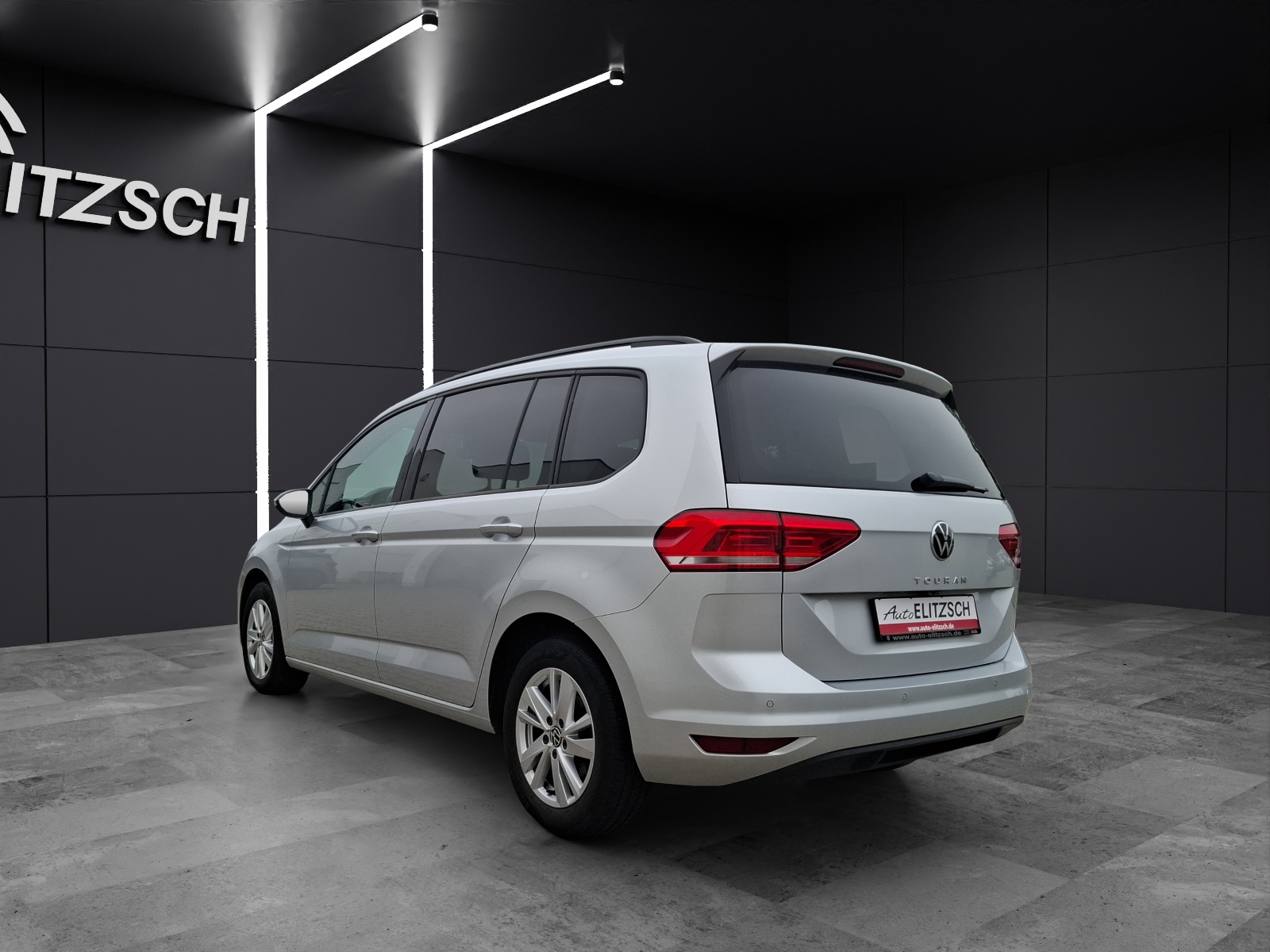 Fahrzeugabbildung Volkswagen Touran TSI Comfortline LED AHK Navi ACC RFK SH